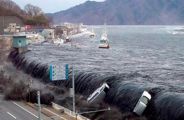 Japonya’da Korkunç Tsunami görüntüleri