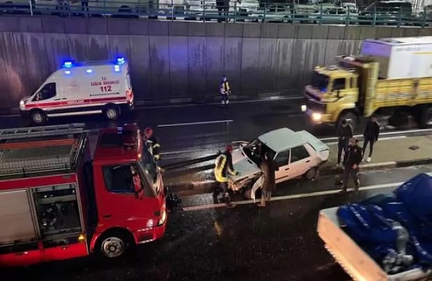 Manisa’da iki otomobil kaza yaptı: 3 yaralı