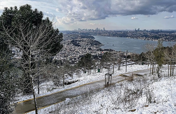 İstanbul’da kar yağışı sonrası bazı bölgelerde beyaz örtü oluştu