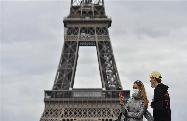 Paris’te maske takma zorunluluğu kaldırıldı