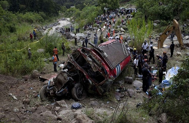 Guatemala’da otobüs uçuruma yuvarlandı: 5 ölü, 20 yaralı