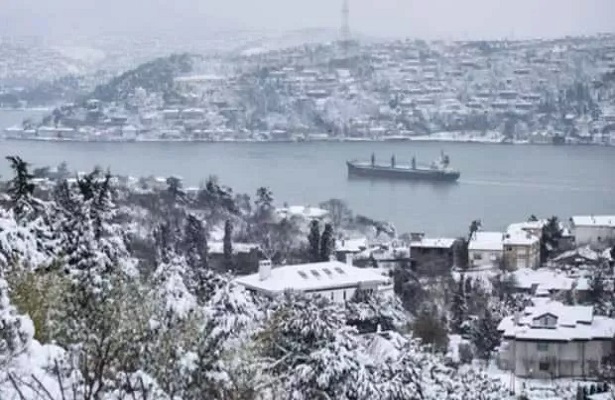 İstanbul Boğazı’nda gemi geçişleri çift yönlü askıya alındı