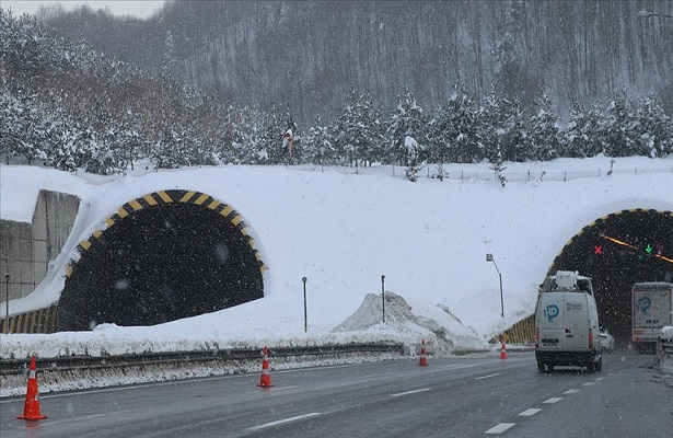 Bolu Dağı Geçidi Tünel İşletme Bölgesi’nde otoyolun İstanbul yönü ulaşıma kapatıldı