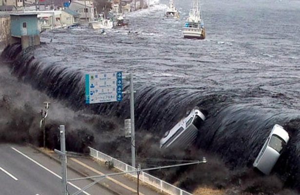 Okyanusa Nükleer Bombası Atarsak Tsunami Olur mu ?