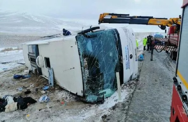 Konya’da tur otobüsü devrildi: 5 ölü, 26 yaralı