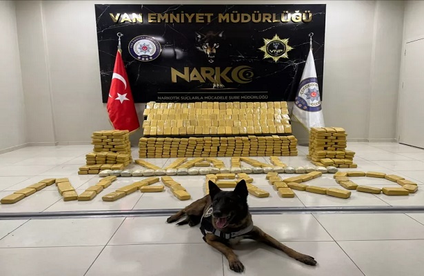 Şüpheli araçtan 347 kilo eroin çıktı