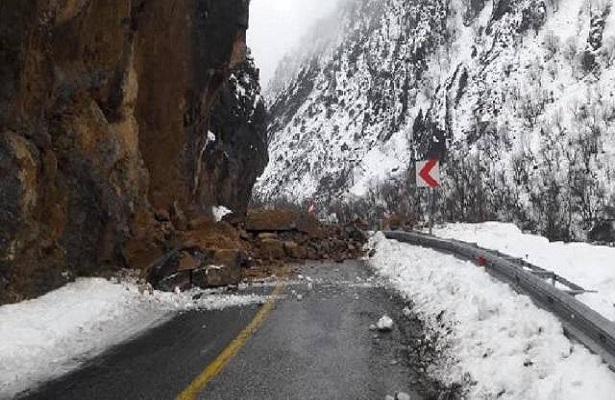 Kayseri’de heyelan; Kapuzbaşı yolu kapandı