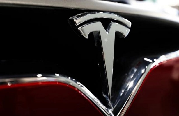 Tesla,’nın yeni projesi; uçan otomobil!