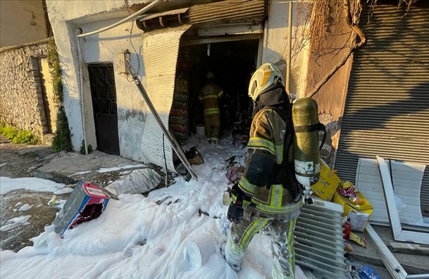 İzmir’de bakkalda meydana gelen patlamada 4 kişi yaralandı