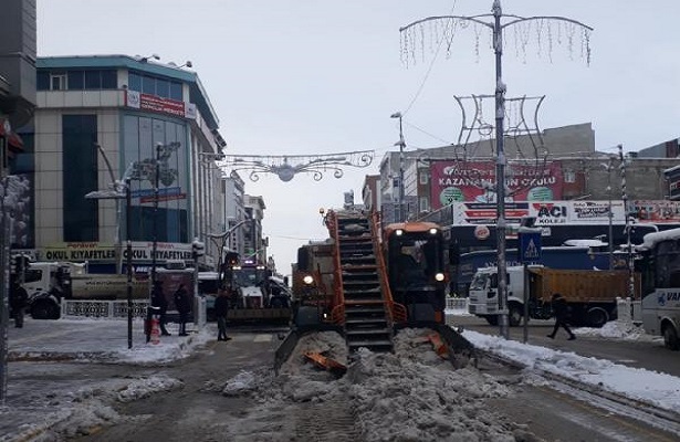 Van’da 308 ulaşım yeri yolu ulaşıma kapandı