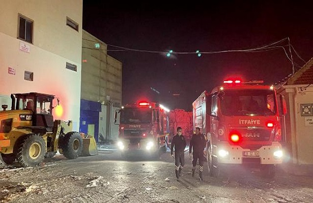 Kayseri’de kâğıt fabrikasında yangın