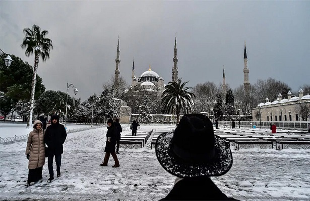 İstanbul’da yoğun kar alarmı! Önlemler açıklandı: Okullar pazartesiye kadar tatil