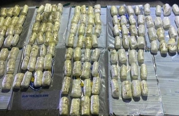 Polis memurunun aracından 52 kilo 500 gram patlayıcı çıktı!