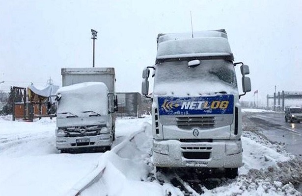 İstanbul’da karla mücadele devam ediyor