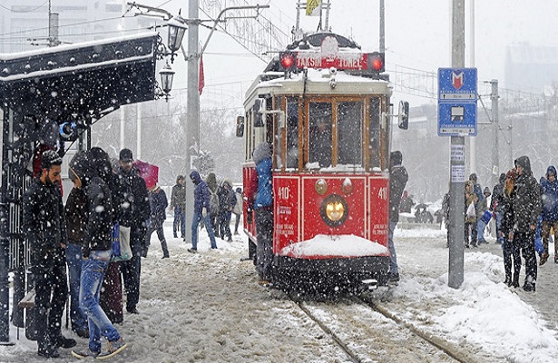 İstanbul’da yoğun kar yağışı! Bu saatlere dikkat!