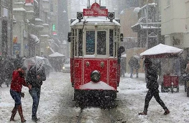 İstanbul’da kar ve fırtına etkili olmaya devam ediyor