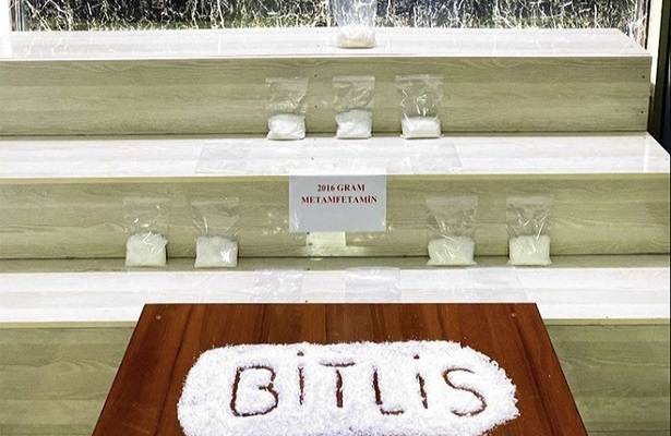 Bitlis’te durdurulan araçta 2 kilogram uyuşturucu ele geçirildi