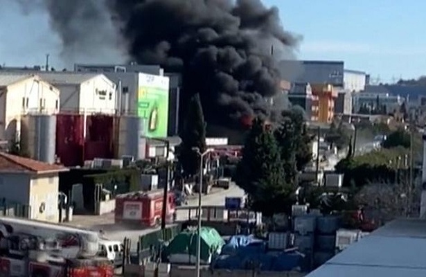 Tuzla’da fabrika yangını