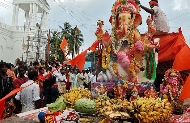 Yine Hindu festivali, yine facia! 11 ölü…