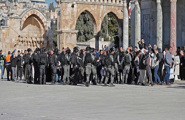 Siyonistler Filistin’in İşgalinin Yıl Dönümü Bahanesiyle Mescid-i Aksa’ya Saldırdı