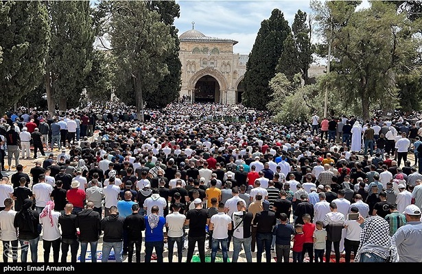 30 Bin Filistinli Mescid-i Aksa’da Cuma Namaz Kıldı