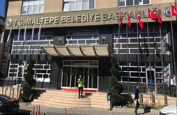 Maltepe Belediyesindeki rüşvet operasyonunda yakalanan 19 zanlı adliyede