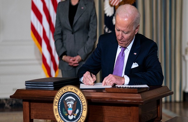 Biden, Trump döneminde Küba’ya yönelik getirilen bazı kısıtlamaları kaldırdı