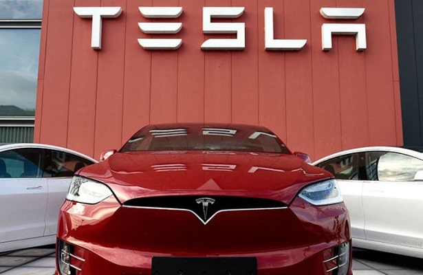 Tesla, 107 bin otomobili geri çağırdı