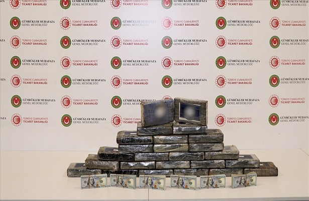 İstanbul Havalimanı’nda gerçekleştirilen 3 ayrı operasyonda 58 kilogram kokain yakalandı