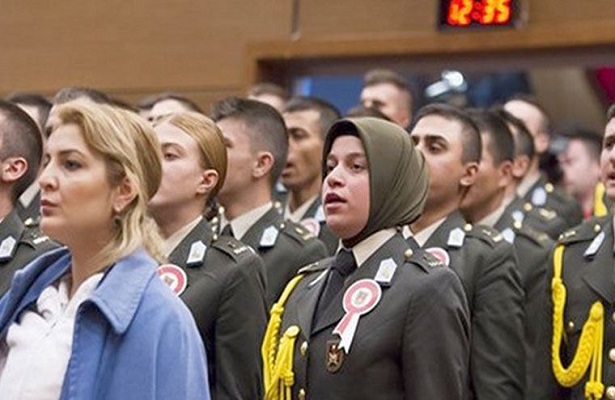 TSK kadın askerlere başörtüsü verecek!