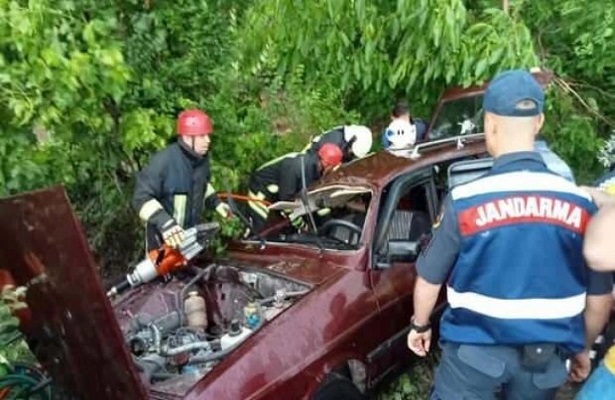 Kazaya karışan araca kurşun yağdırıp sürücünün eşini kaçırdılar