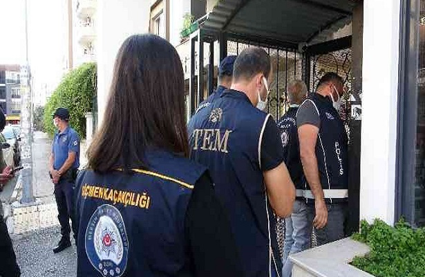 Mersin merkezli 7 ilde göçmen tacirlerine şafak operasyonu: 15 gözaltı