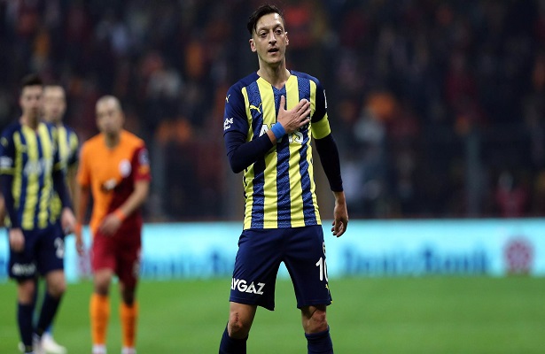 Mesut Özil Fenerbahçe’ye veda etti!