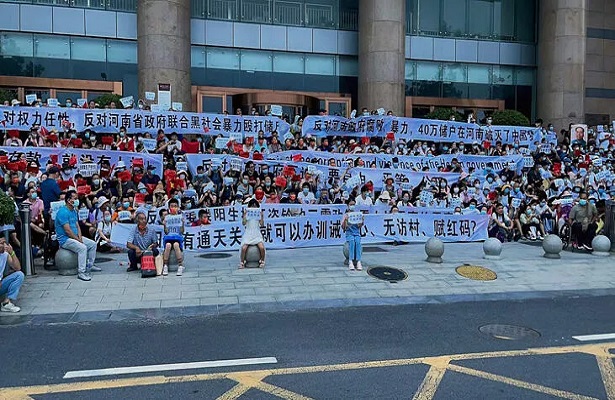 Çin’de banka protestosu