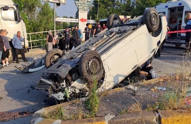 Bayram tatili yolunda acı haber! Otomobil takla attı