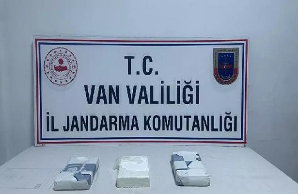 Çantasından 3 kilo kokain çıktı, tutuklandı