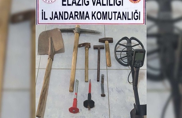 Elâzığ’da kaçak kazı yapan 3 şüpheli suçüstü yakalandı