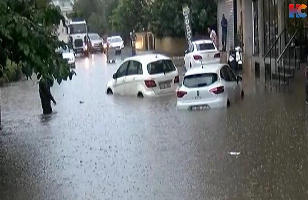 İstanbul’da sağanak yağış sele dönüştü: AFAD’dan uyarı geldi