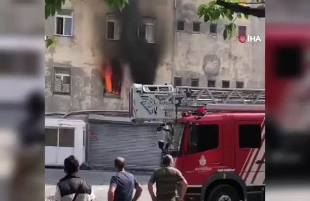 Sultangazi’de korkutan yangın! İtfaiyeden müdahale