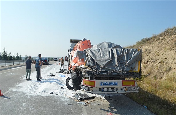 Afyonkarahisar’daki trafik kazasında 2 kişi öldü, 5 kişi yaralandı