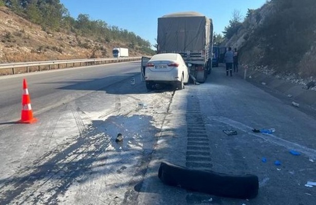 Feci kazada karı koca hayatını kaybetti!