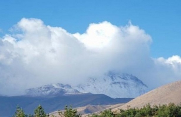 Erciyes’e mevsimin ilk karı yağdı