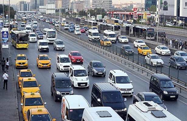 Okullar açıldı, İstanbul’da trafik yoğunluğu oluştu