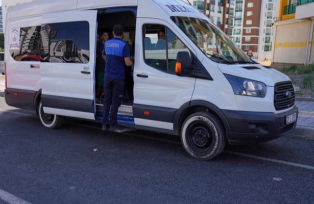 Zabıta ekiplerinden okul servis araçları denetimi