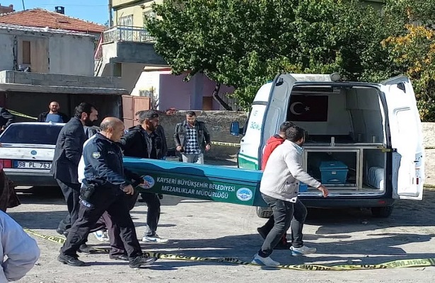 Kayseri’de garajdaki otomobilde ölü bulundular!