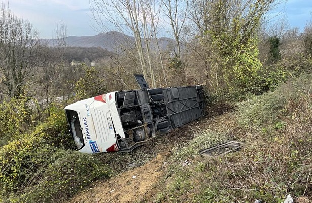 Bartın’da yolcu otobüsü devrildi: 39 yaralı!