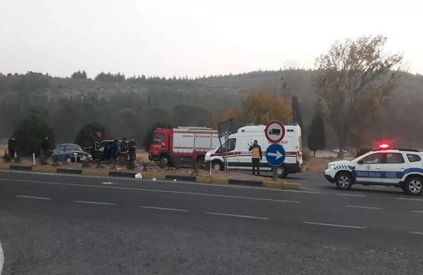 Manisa’da otomobiller çarpıştı: Ölü ve yaralılar var