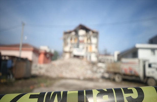 Düzce’deki depremde zarar gören hanelere 10 milyon lira aktarıldı