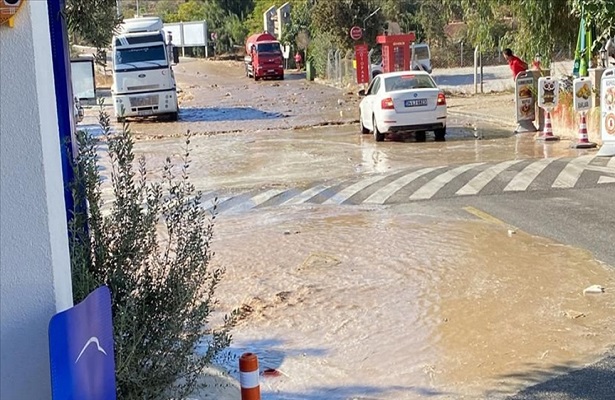 Bodrum’da içme suyu isale hattı patladı