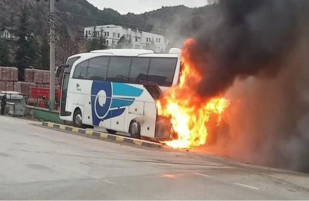 Yolcu otobüsü alev aldı